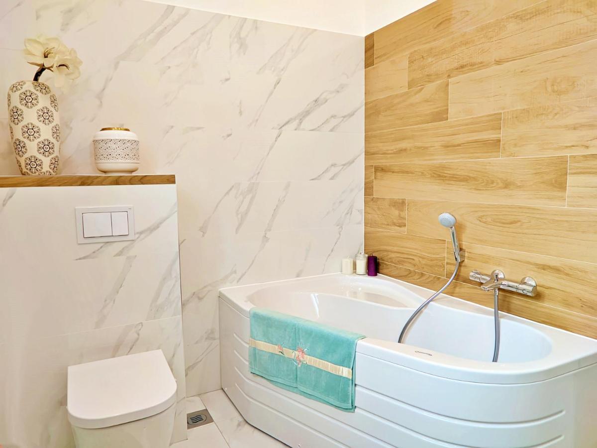 Luxury Sunrise Jacuzzi Apts, 50 M From The Beach กาลี ภายนอก รูปภาพ