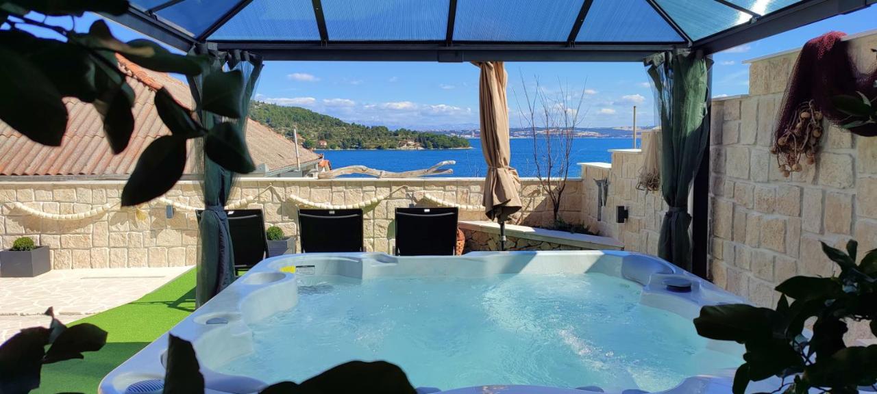 Luxury Sunrise Jacuzzi Apts, 50 M From The Beach กาลี ภายนอก รูปภาพ