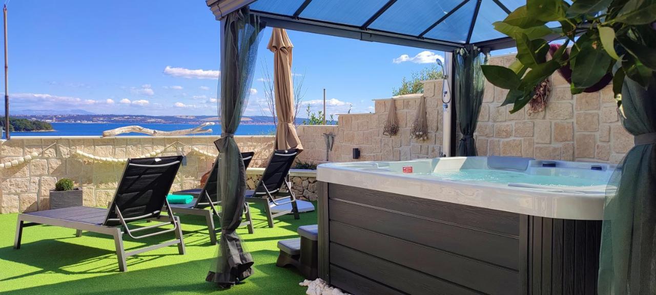 Luxury Sunrise Jacuzzi Apts, 50 M From The Beach กาลี ภายนอก รูปภาพ