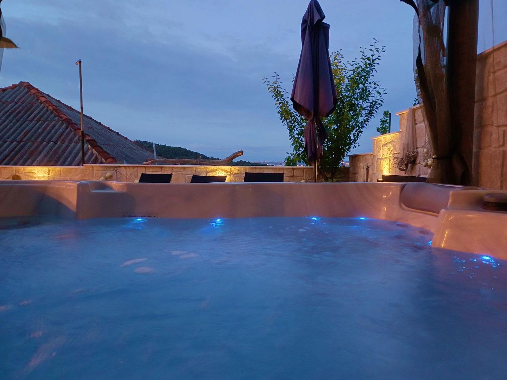 Luxury Sunrise Jacuzzi Apts, 50 M From The Beach กาลี ภายนอก รูปภาพ