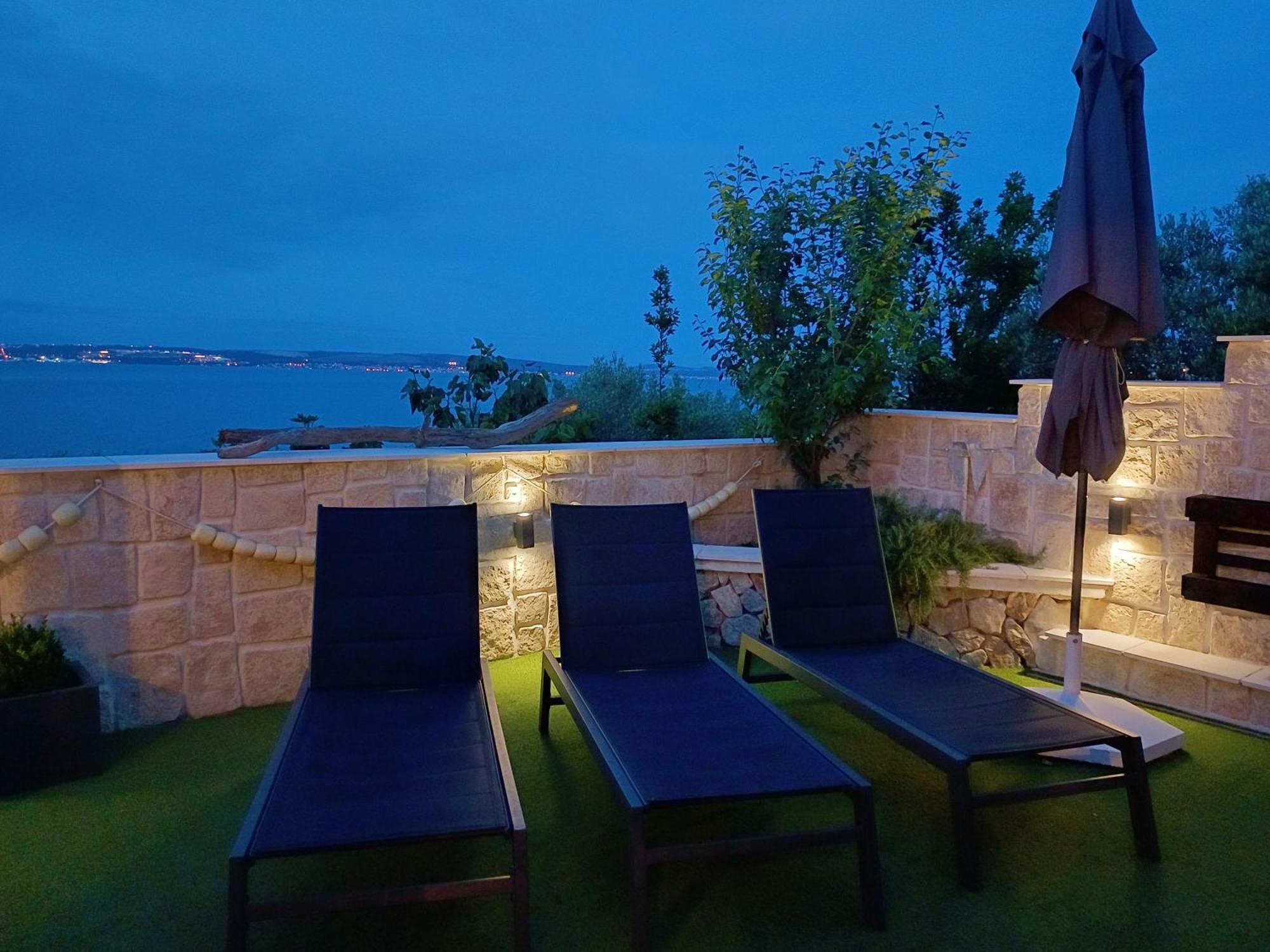 Luxury Sunrise Jacuzzi Apts, 50 M From The Beach กาลี ภายนอก รูปภาพ
